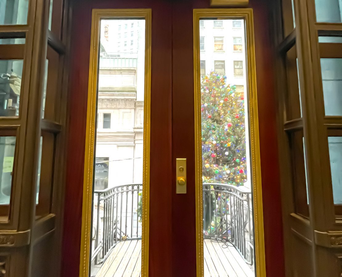 New balcony doors at the New York Stock Exchange, after restoration