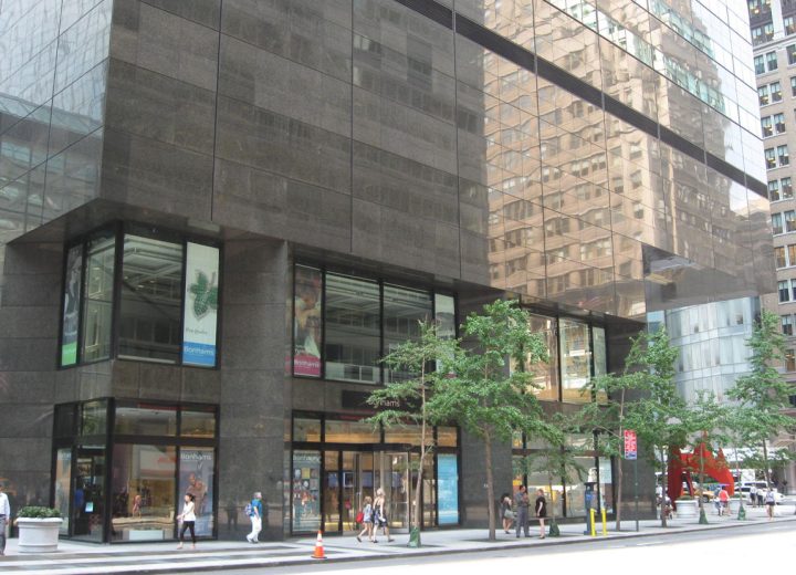 Storefront entrance of 590 Madison Avenue